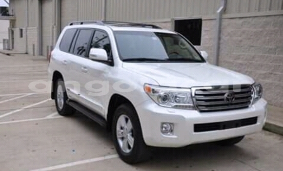 Buy Used Toyota Land Cruiser White Car in Luanda in Luanda Province