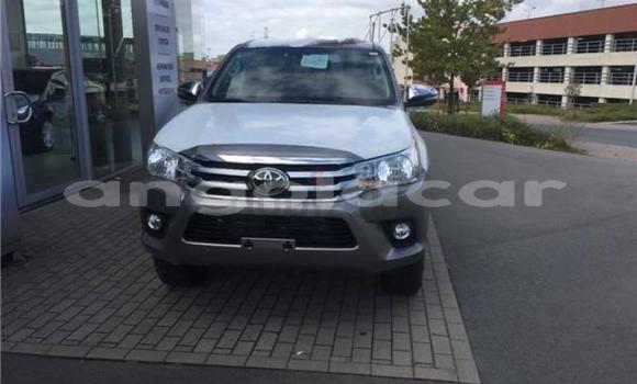 Buy Used Toyota Hilux Brown Car in Luanda in Luanda Province Buy Used Toyota Hilux Brown Car in Luanda in Luanda Province