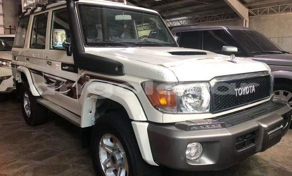 Buy Used Toyota Land Cruiser White Car in Luanda in Luanda Province Buy Used Toyota Land Cruiser White Car in Luanda in Luanda Province