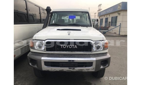 Acheter Import Voiture Toyota Land Cruiser Blanc à Import - Dubai, Province de Bengo Acheter Import Voiture Toyota Land Cruiser Blanc à Import - Dubai, Province de Bengo