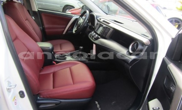 Comprar Usado Toyota RAV4 Branco Carro em Luena em Moxico Comprar Usado Toyota RAV4 Branco Carro em Luena em Moxico