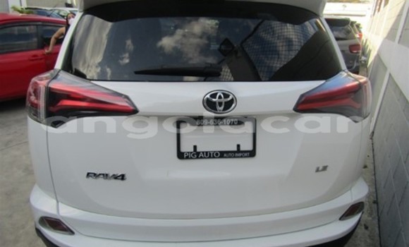 Comprar Usado Toyota RAV4 Branco Carro em Luena em Moxico Comprar Usado Toyota RAV4 Branco Carro em Luena em Moxico
