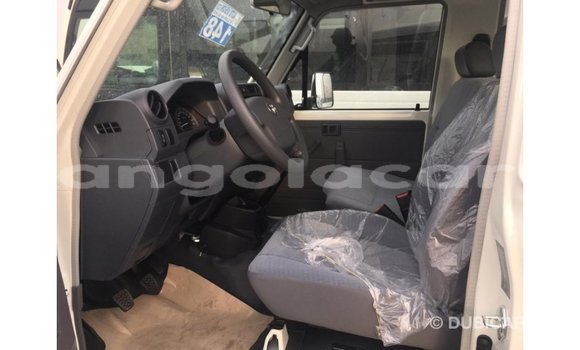 Acheter Import Voiture Toyota Land Cruiser Blanc à Import - Dubai, Province de Bengo Acheter Import Voiture Toyota Land Cruiser Blanc à Import - Dubai, Province de Bengo