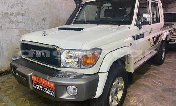 Comprar Usado Toyota Land Cruiser Branco Carro em Luanda em Luanda Province