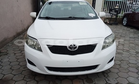 Buy Used Toyota Corolla White Car in Luanda in Luanda Province