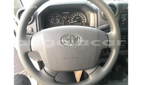 Acheter Import Voiture Toyota Land Cruiser Blanc à Import - Dubai, Province de Bengo Acheter Import Voiture Toyota Land Cruiser Blanc à Import - Dubai, Province de Bengo