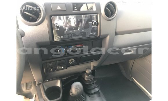 Acheter Import Voiture Toyota Land Cruiser Blanc à Import - Dubai, Province de Bengo Acheter Import Voiture Toyota Land Cruiser Blanc à Import - Dubai, Province de Bengo
