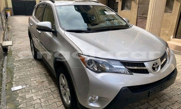 Comprar Usado Toyota RAV4 Outro Carro em Luanda em Luanda Province Comprar Usado Toyota RAV4 Outro Carro em Luanda em Luanda Province