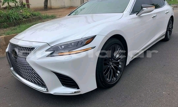 Acheter Occasion Voiture Lexus LS Blanc à Luanda, Province de Luanda Acheter Occasion Voiture Lexus LS Blanc à Luanda, Province de Luanda