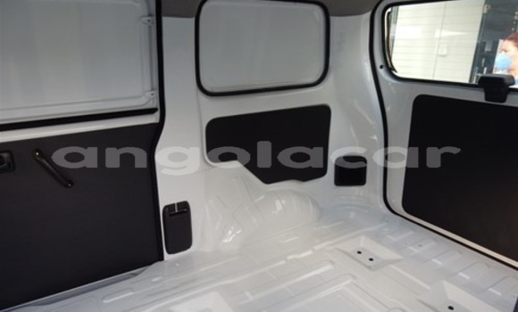 Buy Used Suzuki APV White Car in Luanda in Luanda Province Buy Used Suzuki APV White Car in Luanda in Luanda Province