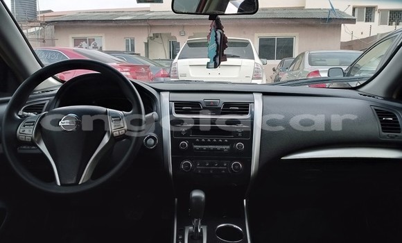 Buy Used Nissan Altima Red Car in Luanda in Luanda Province Buy Used Nissan Altima Red Car in Luanda in Luanda Province
