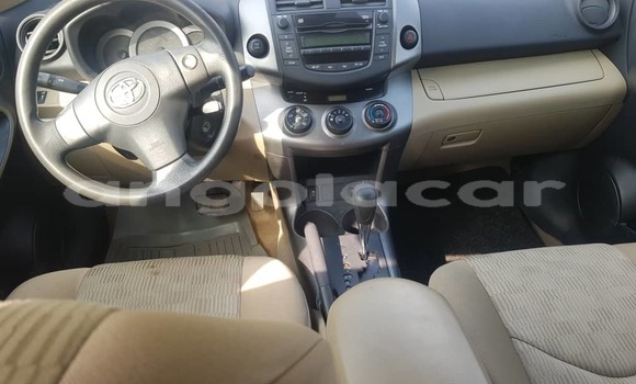 Comprar Usado Toyota RAV4 Vermelho Carro em Luanda em Luanda Province Comprar Usado Toyota RAV4 Vermelho Carro em Luanda em Luanda Province
