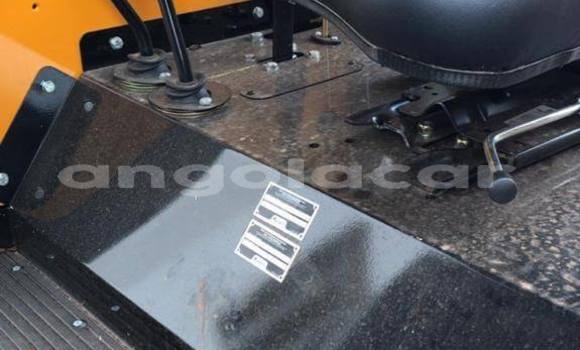 Acheter Occasion Utilitaire Caterpillar 120 Marron à Luanda, Province de Luanda Acheter Occasion Utilitaire Caterpillar 120 Marron à Luanda, Province de Luanda