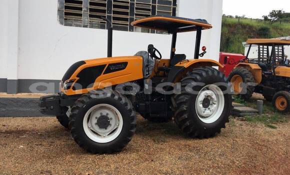 Acheter Occasion Utilitaire Caterpillar 120 Marron à Luanda, Province de Luanda Acheter Occasion Utilitaire Caterpillar 120 Marron à Luanda, Province de Luanda