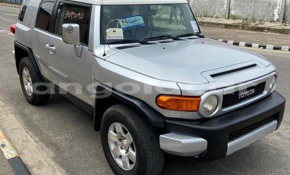 Buy Used Toyota FJ Cruiser Silver Car in Luanda in Luanda Province Buy Used Toyota FJ Cruiser Silver Car in Luanda in Luanda Province