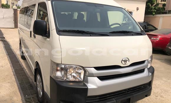 Comprar Usado Toyota Hiace Branco Carro em Luanda em Luanda Province