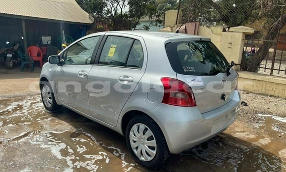 Comprar Usado Toyota Yaris Outro Carro em Luanda em Luanda Province