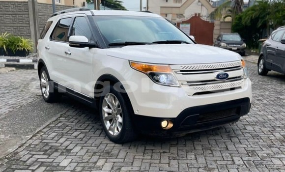 Comprar Usado Ford Explorer Branco Carro em Luanda em Luanda Province