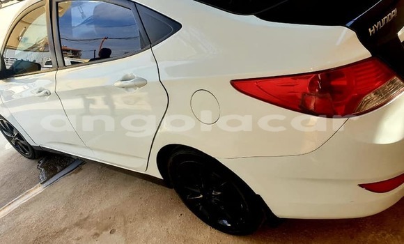 Acheter Occasion Voiture Hyundai Accent Blanc à Luanda, Province de Luanda Acheter Occasion Voiture Hyundai Accent Blanc à Luanda, Province de Luanda