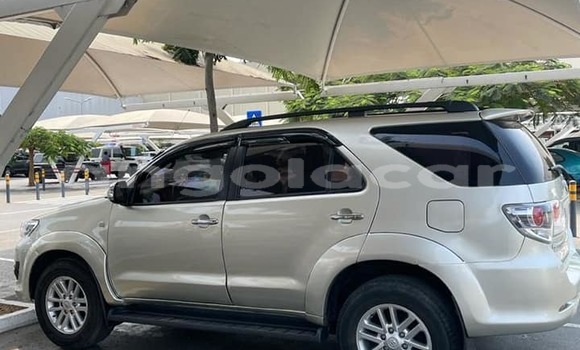 Comprar Usado Toyota Fortuner Prata Carro em Luanda em Luanda Province Comprar Usado Toyota Fortuner Prata Carro em Luanda em Luanda Province