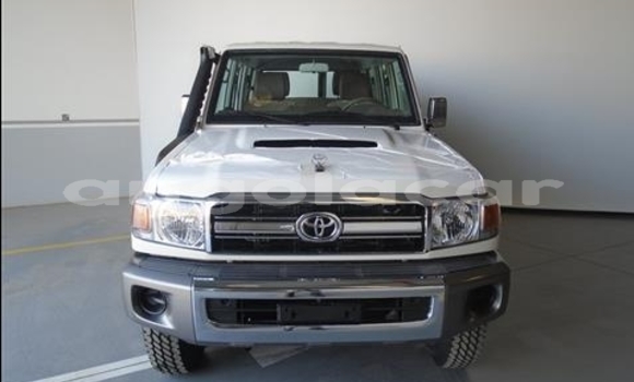 Comprar Usado Toyota Land Cruiser Branco Carro em Luanda em Luanda Province