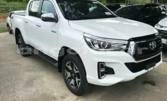 Comprar Usado Toyota Hilux Branco Carro em Luanda em Luanda Province