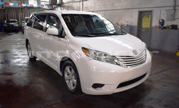 Acheter Occasion Voiture Toyota Sienna Blanc à Caala, Huambo Acheter Occasion Voiture Toyota Sienna Blanc à Caala, Huambo