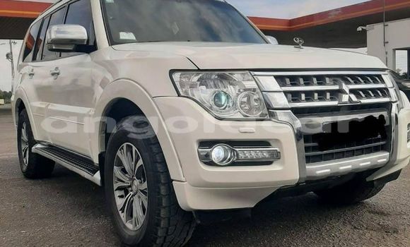 Buy Used Mitsubishi Pajero White Car in Luanda in Luanda Province Buy Used Mitsubishi Pajero White Car in Luanda in Luanda Province