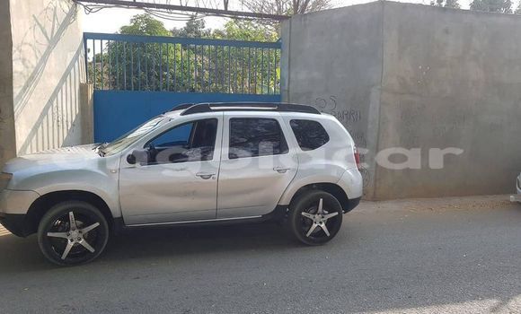 Buy Used Renault Duster Silver Car in Luanda in Luanda Province Buy Used Renault Duster Silver Car in Luanda in Luanda Province