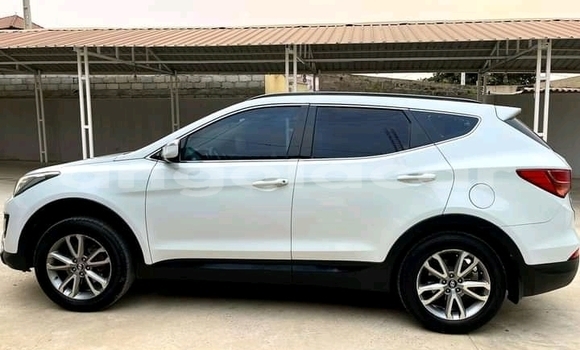 Buy Used Hyundai Tucson White Car in Luanda in Luanda Province Buy Used Hyundai Tucson White Car in Luanda in Luanda Province