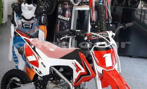 Comprar Usado Honda CRF Vermelho Moto em Luanda em Luanda Province Comprar Usado Honda CRF Vermelho Moto em Luanda em Luanda Province