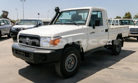 Acheter Neuf Voiture Toyota Land Cruiser Blanc à Import - Dubai, Province de Bengo Acheter Neuf Voiture Toyota Land Cruiser Blanc à Import - Dubai, Province de Bengo