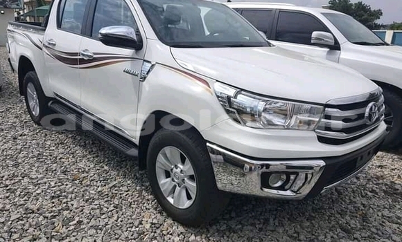 Buy Used Toyota Hilux White Car in Luena in Moxico Buy Used Toyota Hilux White Car in Luena in Moxico