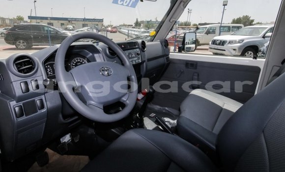 Acheter Neuf Voiture Toyota Land Cruiser Blanc à Import - Dubai, Province de Bengo Acheter Neuf Voiture Toyota Land Cruiser Blanc à Import - Dubai, Province de Bengo