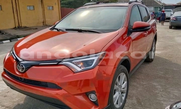 Comprar Usado Toyota RAV4 Vermelho Carro em Luena em Moxico Comprar Usado Toyota RAV4 Vermelho Carro em Luena em Moxico