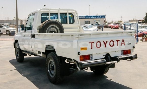 Acheter Neuf Voiture Toyota Land Cruiser Blanc à Import - Dubai, Province de Bengo Acheter Neuf Voiture Toyota Land Cruiser Blanc à Import - Dubai, Province de Bengo