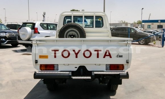 Acheter Neuf Voiture Toyota Land Cruiser Blanc à Import - Dubai, Province de Bengo Acheter Neuf Voiture Toyota Land Cruiser Blanc à Import - Dubai, Province de Bengo