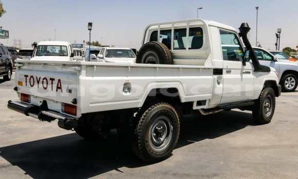 Acheter Neuf Voiture Toyota Land Cruiser Blanc à Import - Dubai, Province de Bengo Acheter Neuf Voiture Toyota Land Cruiser Blanc à Import - Dubai, Province de Bengo