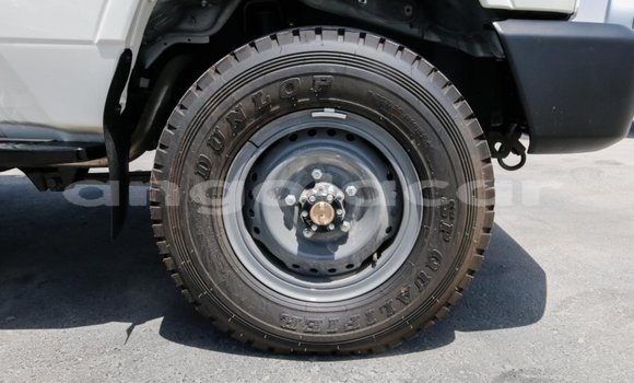 Acheter Neuf Voiture Toyota Land Cruiser Blanc à Import - Dubai, Province de Bengo Acheter Neuf Voiture Toyota Land Cruiser Blanc à Import - Dubai, Province de Bengo