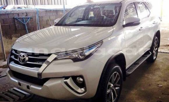 Acheter Occasion Voiture Toyota Fortuner Blanc à Luanda, Province de Luanda Acheter Occasion Voiture Toyota Fortuner Blanc à Luanda, Province de Luanda