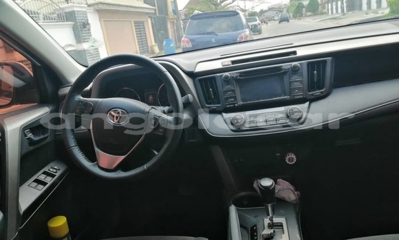 Acheter Occasion Voiture Toyota RAV4 Blanc à Luanda, Province de Luanda Acheter Occasion Voiture Toyota RAV4 Blanc à Luanda, Province de Luanda