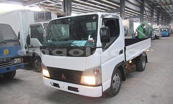 Comprar Usado Mitsubishi Colt Branco Carro em Luanda em Luanda Province