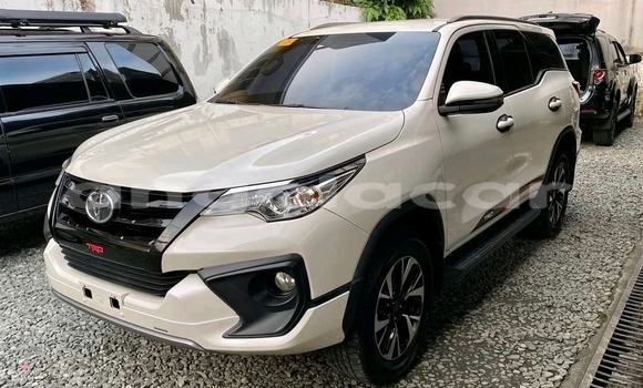 Comprar Usado Toyota Fortuner Branco Carro em Luanda em Luanda Province