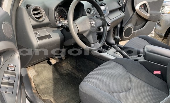Acheter Occasion Voiture Toyota RAV4 Gris à Luanda, Province de Luanda Acheter Occasion Voiture Toyota RAV4 Gris à Luanda, Province de Luanda