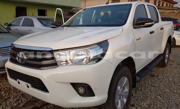 Buy Used Toyota Hilux White Car in Luanda in Luanda Province
