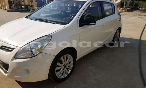 Comprar Usado Hyundai i20 Branco Carro em Luanda em Luanda Province