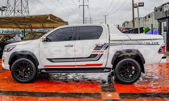 Acheter Occasion Voiture Toyota Hiluxe Revo Blanc à Luanda, Province de Luanda Acheter Occasion Voiture Toyota Hiluxe Revo Blanc à Luanda, Province de Luanda