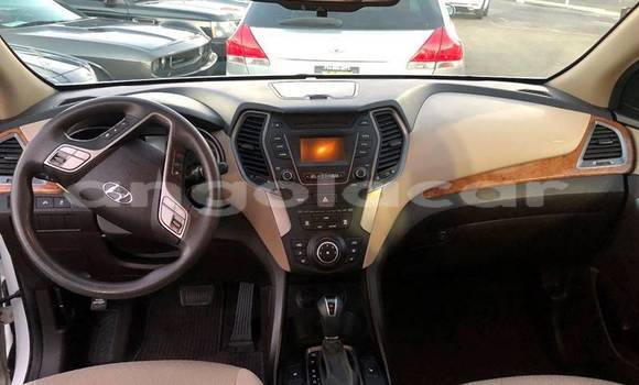 Comprar Usado Hyundai Santa Fe Vermelho Carro em Luanda em Luanda Province Comprar Usado Hyundai Santa Fe Vermelho Carro em Luanda em Luanda Province