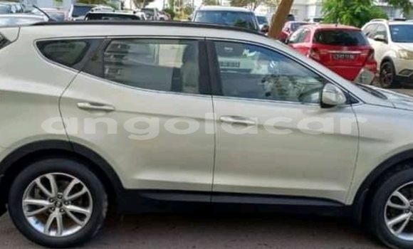 Buy Used Hyundai Santa Fe Other Car in Luanda in Luanda Province Buy Used Hyundai Santa Fe Other Car in Luanda in Luanda Province