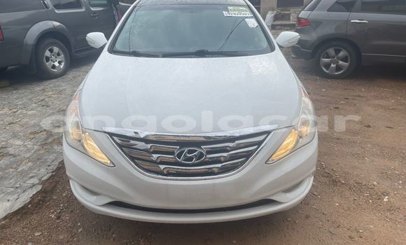 Buy Used Hyundai Sonata White Car in Luanda in Luanda Province Buy Used Hyundai Sonata White Car in Luanda in Luanda Province